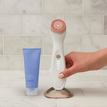 Load image into Gallery viewer, ageLOC LumiSpa iO Rose Gold Cleansing Kit - Normal to Combo Skin
